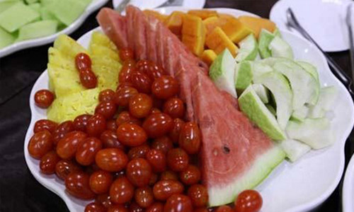 饭后吃水果.jpg