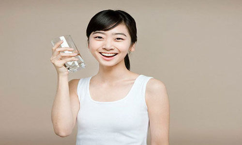 再怎么口渴也不能喝这六种水.jpg