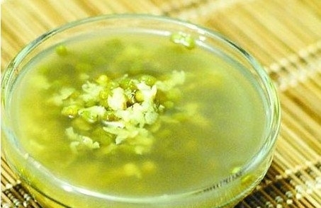 夏季冰镇食物:爽口后当心伤胃