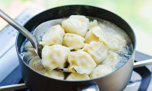 怎样煮饺子才不会破呢