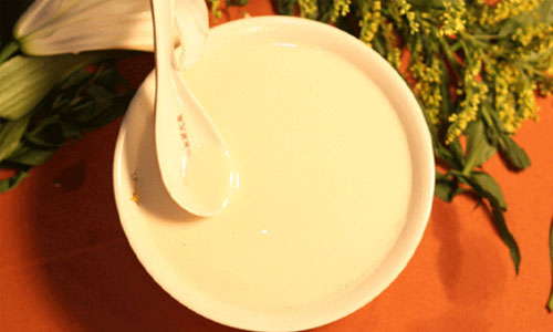 蜂蜜与豆浆搭配更益