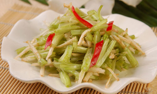 盘点芹菜有11种治病功效.jpg