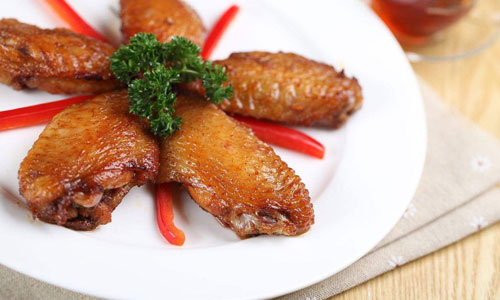 常食鸡翅鸡脚易致女性子宫癌？