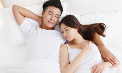 夫妻长寿睡觉方式.jpg