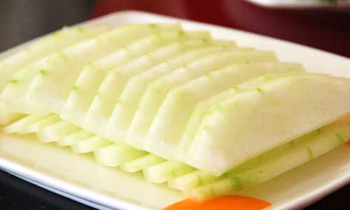 反手摸胸 多吃这些食物就可做到