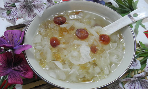 冬季润肺喝雪莲梨糖水