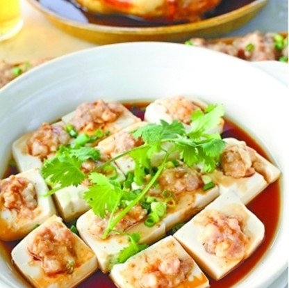 女人祛除颈纹妙方 多吃豆腐鱼骨汤