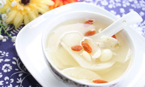 声音嘶哑？这几款食疗可帮您！