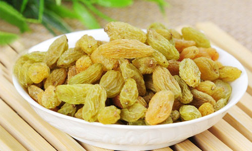 脱发人群建议多吃杏仁葡萄干