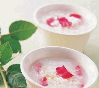 健康饮食:自制女性夏日养颜粥