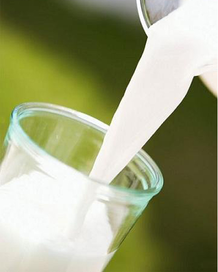 羊乳营养高吗 和牛奶哪个更适合代替母乳.jpg