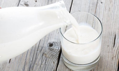 牛奶和奶粉到底哪一种才是营养丰富？
