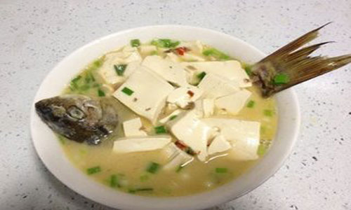 鲫鱼豆腐汤.jpg