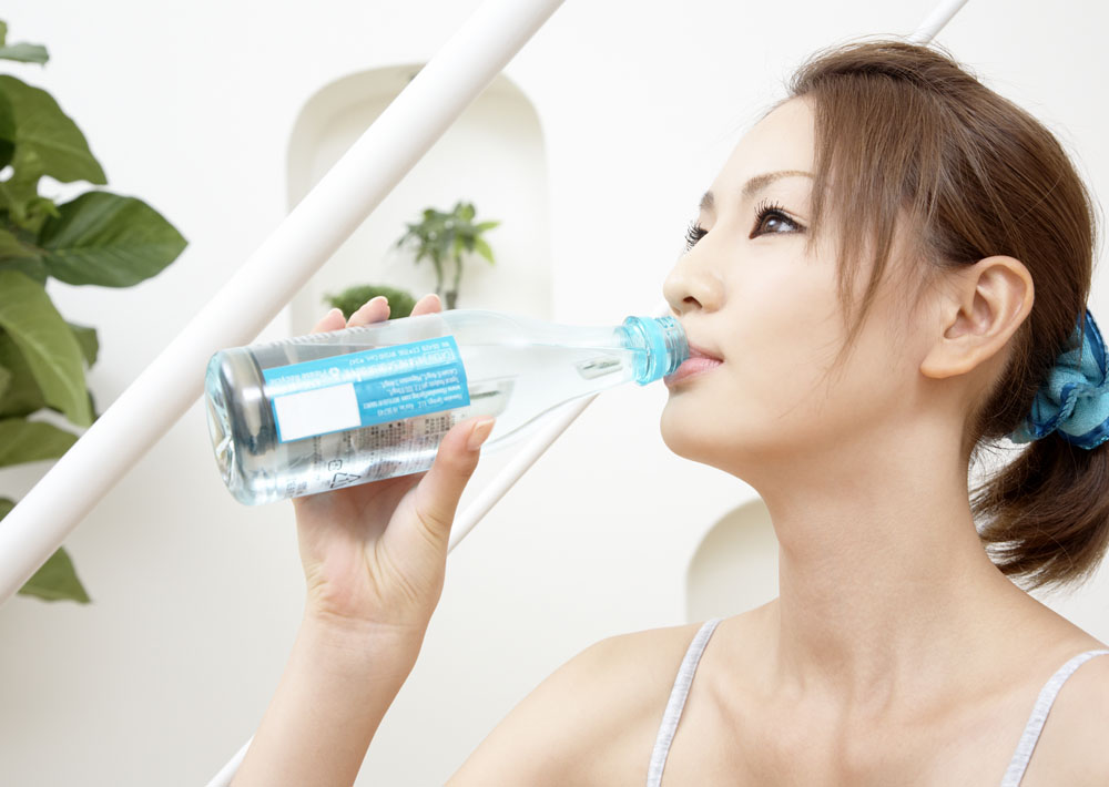 喝水美容要讲究的方法.jpg