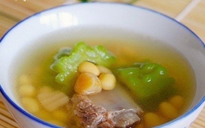 最不可缺的高考菜谱——排骨黄豆汤