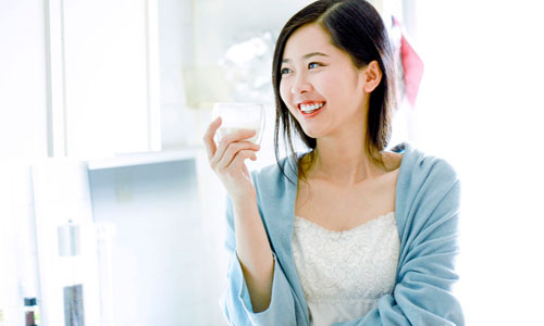 女人喝纯牛奶的好处有哪些