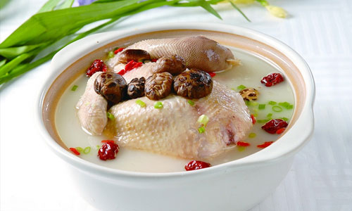 冬天常喝鸡汤能有效提高免疫力