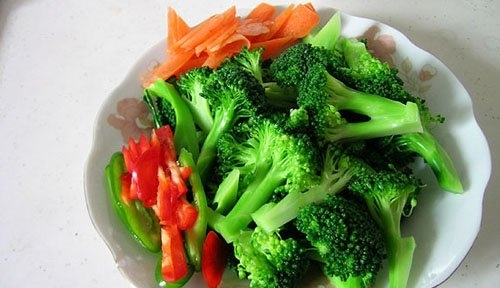空腹吃这些食物 后果很严重