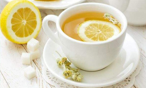 冬季感冒嗓子疼，喝杯柠檬蜂蜜水吧！
