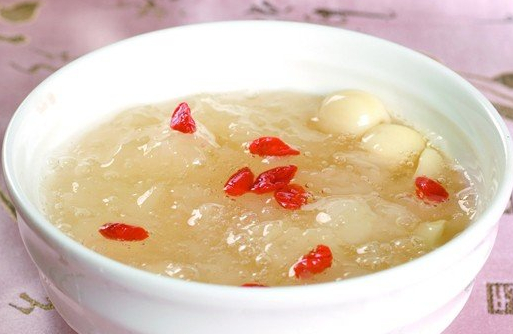 女人滋阴润燥多吃6种白色食物