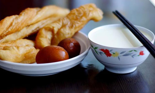 豆浆这2个时间段喝效果更佳，哪些人不适宜喝豆浆？