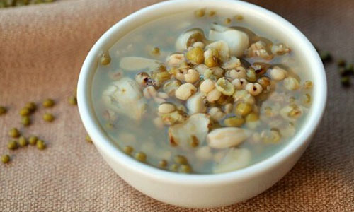 吃什么食物对眼睛会有好处呢