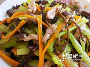芹菜怎么吃减肥 芹菜木耳炒肉丝
