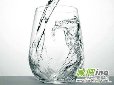 ${水}