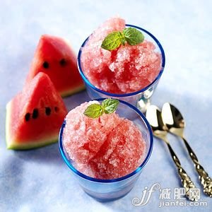 晚上九点后吃西瓜易长小肚子