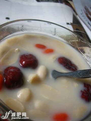 美味牛奶炖花生极品丰胸妙招
