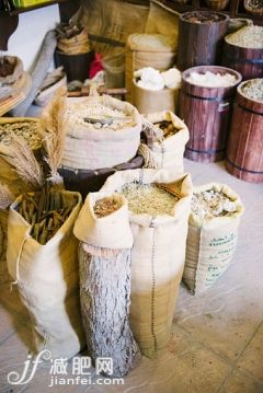 谷物,包,商店,市场,香料_565886753_Close up of sacks of grain for sale in market_创意图片_Getty Images China 谷物,包,商店,市场,香料_565886753_Close up of sacks of grain for sale in market_创意图片_Getty Images China