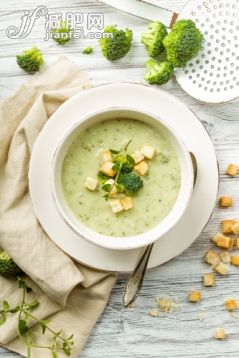 开胃品,西兰花,食品,绿色,膳食_gic13496927_fresh broccoli soup with croutons_创意图片_Getty Images China 开胃品,西兰花,食品,绿色,膳食_gic13496927_fresh broccoli soup with croutons_创意图片_Getty Images China