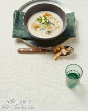 食品,饮食,大蒜,无人,北部意大利_gic11114380_Minestra aglio ed erbette (Garlic soup, S. Tyrol)_创意图片_Getty Images China 食品,饮食,大蒜,无人,北部意大利_gic11114380_Minestra aglio ed erbette (Garlic soup, S. Tyrol)_创意图片_Getty Images China