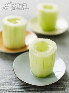 射击,饮料,含酒精饮料,夏天,黄瓜_567158331_Cucumber Shot_创意图片_Getty Images China 射击,饮料,含酒精饮料,夏天,黄瓜_567158331_Cucumber Shot_创意图片_Getty Images China