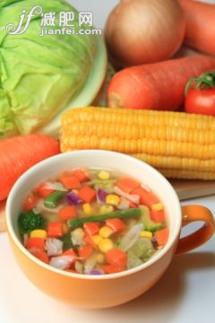 饮食,影棚拍摄,甘蓝,胡萝卜,健康生活方式_498160961_Vegetable soup_创意图片_Getty Images China 饮食,影棚拍摄,甘蓝,胡萝卜,健康生活方式_498160961_Vegetable soup_创意图片_Getty Images China