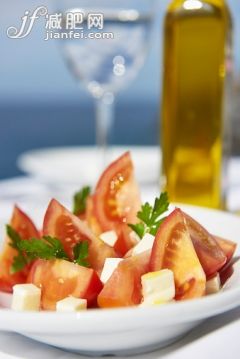 饮食,食品,户外,奶酪,沙拉_565247229_Tomato Salad_创意图片_Getty Images China 饮食,食品,户外,奶酪,沙拉_565247229_Tomato Salad_创意图片_Getty Images China