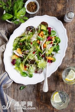 饮食,饮料,食品,银餐具,餐具_472128043_Turkey and avocado salad with cranberry dressing_创意图片_Getty Images China 饮食,饮料,食品,银餐具,餐具_472128043_Turkey and avocado salad with cranberry dressing_创意图片_Getty Images China