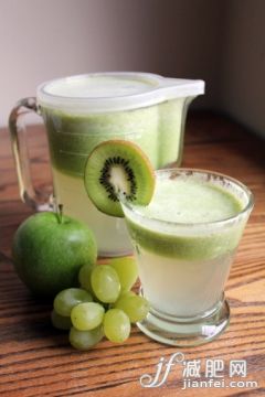 饮料,桌子,广口瓶,室内,果汁_141174345_Green apple juice_创意图片_Getty Images China 饮料,桌子,广口瓶,室内,果汁_141174345_Green apple juice_创意图片_Getty Images China