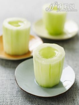射击,饮料,含酒精饮料,夏天,黄瓜_567158331_Cucumber Shot_创意图片_Getty Images China 射击,饮料,含酒精饮料,夏天,黄瓜_567158331_Cucumber Shot_创意图片_Getty Images China