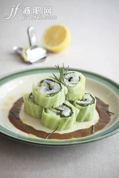 甘蓝,洋葱,调料,草本,迷迭香_gic13888785_Whitefish cabbage roll ,onion sauce_创意图片_Getty Images China 甘蓝,洋葱,调料,草本,迷迭香_gic13888785_Whitefish cabbage roll ,onion sauce_创意图片_Getty Images China