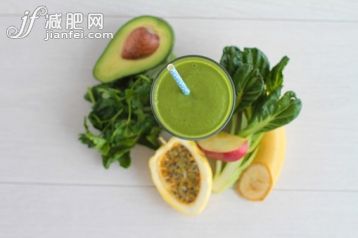 果汁,蔬菜,水果,香蕉,欧芹_558725969_Maracuya smoothie_创意图片_Getty Images China 果汁,蔬菜,水果,香蕉,欧芹_558725969_Maracuya smoothie_创意图片_Getty Images China