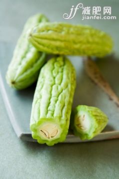 食品,饮食,影棚拍摄,室内,盘子_86160264_Bitter melon_创意图片_Getty Images China 食品,饮食,影棚拍摄,室内,盘子_86160264_Bitter melon_创意图片_Getty Images China