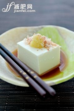 食品,饮食,盘子,筷子,酱油_109725608_Tofu with Grated Ginger and Sliced Dried Bonito_创意图片_Getty Images China 食品,饮食,盘子,筷子,酱油_109725608_Tofu with Grated Ginger and Sliced Dried Bonito_创意图片_Getty Images China