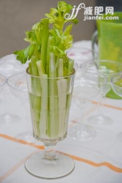 桌子,户外,聚会,白昼,洛杉矶城_149096046_Celery Sticks in a drink glass_创意图片_Getty Images China 桌子,户外,聚会,白昼,洛杉矶城_149096046_Celery Sticks in a drink glass_创意图片_Getty Images China