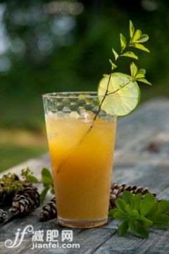 户外,田园风光,果汁,酸橙,草本_155009558_Mai Tai cocktail in a rustic setting_创意图片_Getty Images China 户外,田园风光,果汁,酸橙,草本_155009558_Mai Tai cocktail in a rustic setting_创意图片_Getty Images China