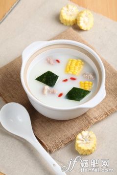 排骨,汤,炖锅,饮食,健康食物_ce6a35fc9_玉米排骨汤_创意图片_Getty Images China 排骨,汤,炖锅,饮食,健康食物_ce6a35fc9_玉米排骨汤_创意图片_Getty Images China