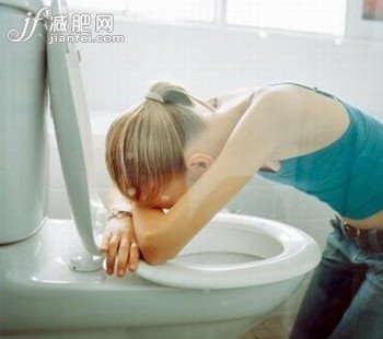极端呕吐减肥法 别试危害太大