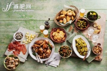 蘑菇,饮食,饮料,食品,肉_562483905_Andalucian tapas. Boquerones in vinagre (anchovies), pollo al ajillo (chicken with garlic), tostadas de garbanzos con espinacas (chickpeas and spinach), tortilla de habas (broad bean tortilla), champinones al ajillo, bolillos (bread), toasted almonds_创意图片_Getty Images China 蘑菇,饮食,饮料,食品,肉_562483905_Andalucian tapas. Boquerones in vinagre (anchovies), pollo al ajillo (chicken with garlic), tostadas de garbanzos con espinacas (chickpeas and spinach), tortilla de habas (broad bean tortilla), champinones al ajillo, bolillos (bread), toasted almonds_创意图片_Getty Images China
