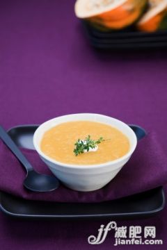 餐盘,影棚拍摄,碗,百里香,自制的_107720037_Squash soup_创意图片_Getty Images China 餐盘,影棚拍摄,碗,百里香,自制的_107720037_Squash soup_创意图片_Getty Images China