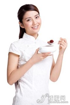 健康食物,粥,吃,旗袍,美_a4c4f9205_古典美女与红枣粥_创意图片_Getty Images China 健康食物,粥,吃,旗袍,美_a4c4f9205_古典美女与红枣粥_创意图片_Getty Images China